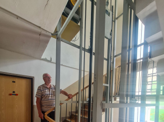 Keď výťahy stoja niekoľko rokov (života)