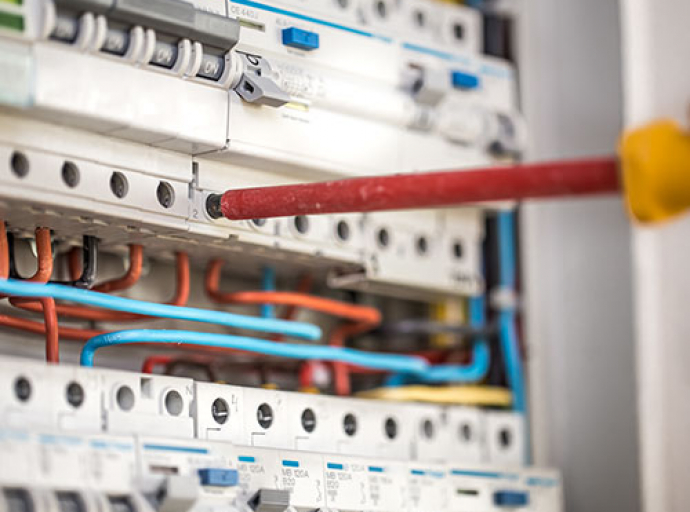 Vyriešili sme elektrinu v garážach